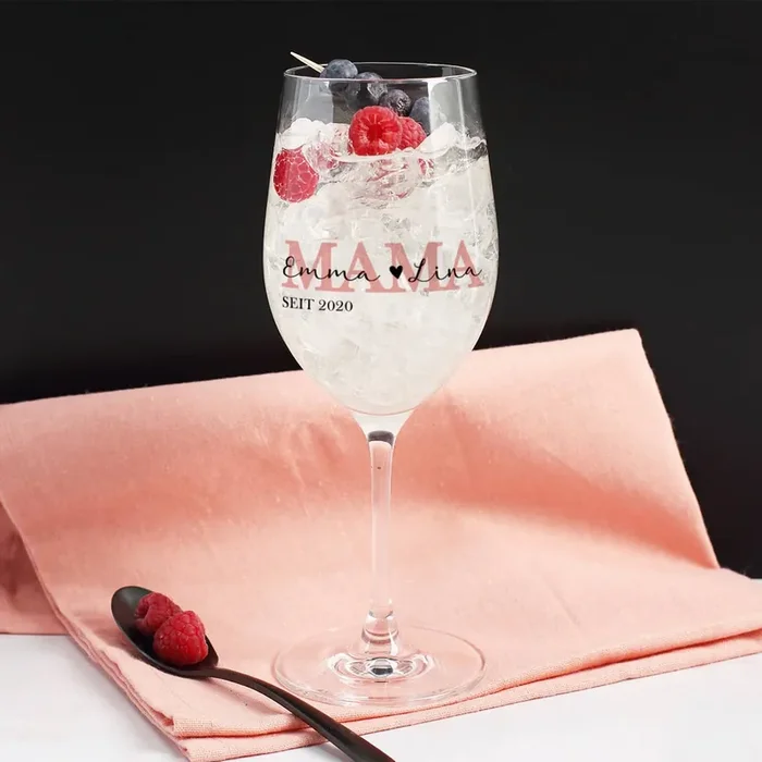 Bedrucktes Weinglas zum Muttertag mit Namen der Kinder