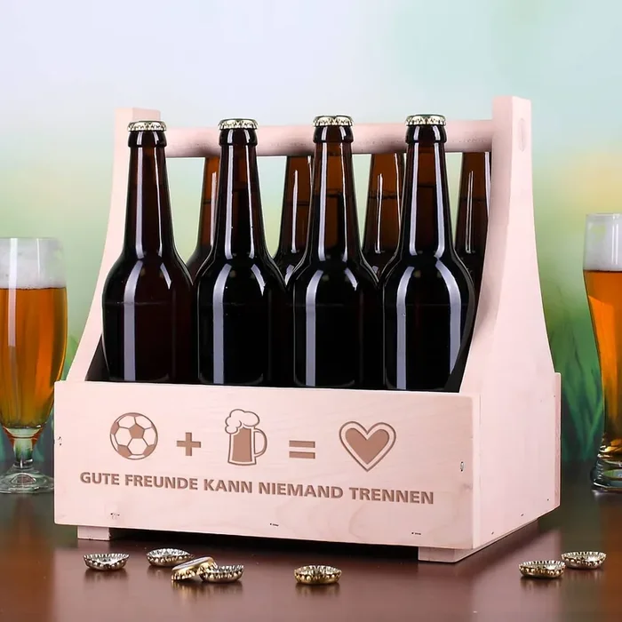 Bierträger aus Holz für Fußballfans mit Wunschtext graviert