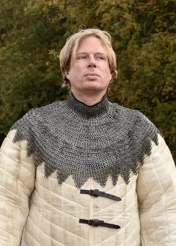 Bischofskragen, Kettenkragen mit Lederriemen und Schnallen