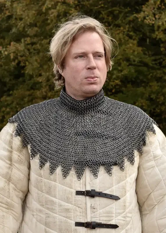 Bischofskragen, Kettenkragen mit Lederriemen und Schnallen