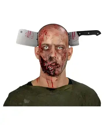 Blutiges Beil im Kopf