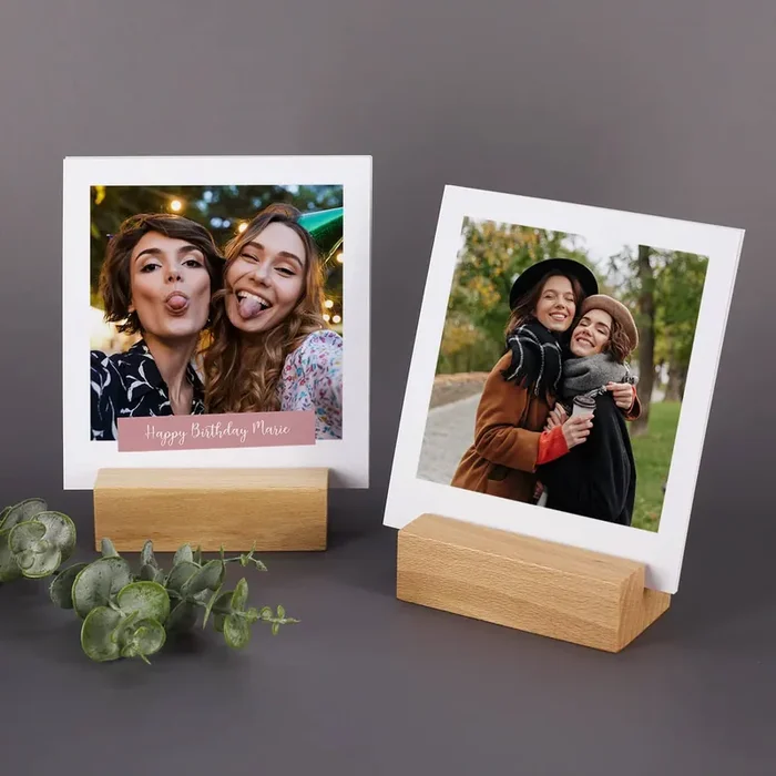 Fotoaufsteller mit 13 Fotos im Polaroid Stil