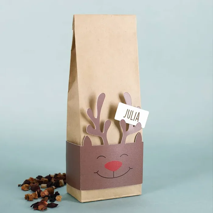Früchtetee mit niedlicher Rentierbanderole und Namensaufdruck