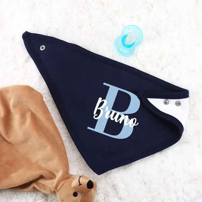 Halstuch für Babys mit Initiale und Namensaufdruck