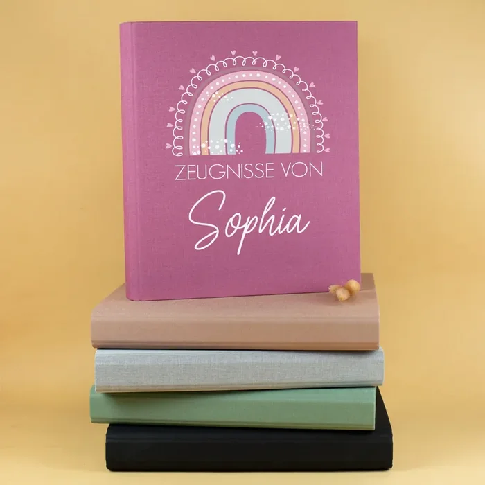 Personalisierte Zeugnismappe aus Leinen mit Name und Regenbogenmotiv Farbauswahl