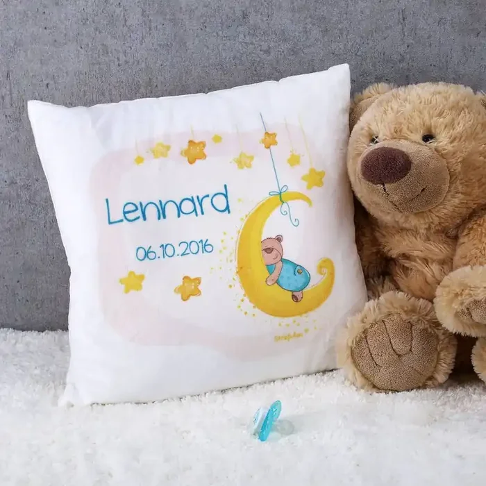 Samtweiches Kuschelkissen zur Geburt mit süßem Teddymotiv