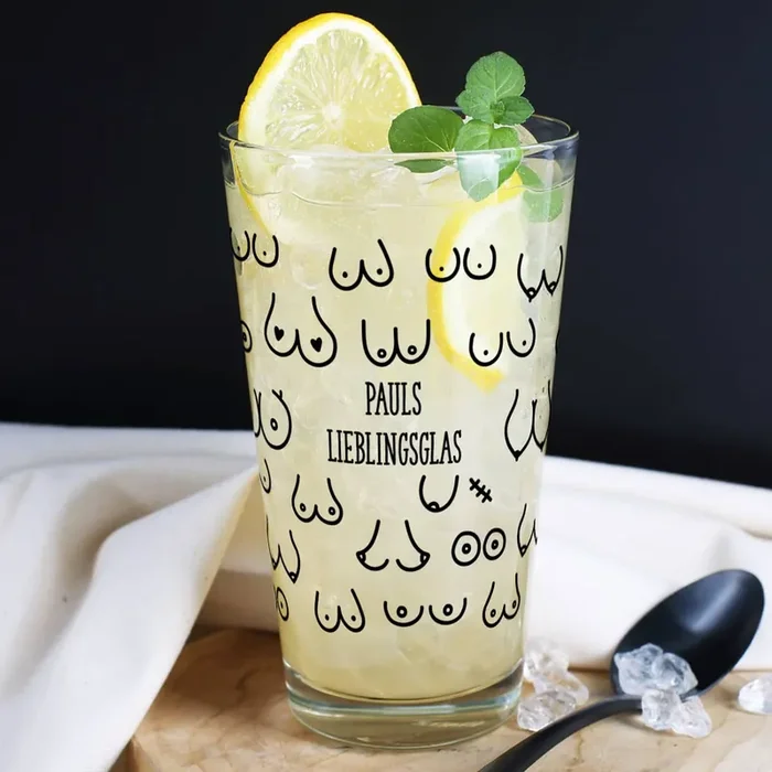 Trinkglas mit Busenmotiv mit Ihrem Wunschtext