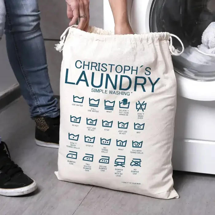 Wäschesack mit lustigen Waschsymbolen und Ihrem Wunschnamen