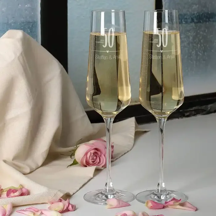 Zwei Sektgläser – 50 Jahre zusammen